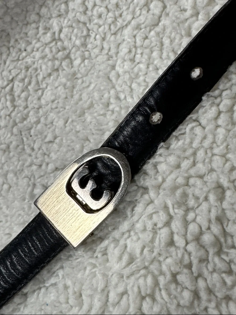Soft Rich Leather (Black & Burgundy) Skinny Reversible Belt, Buckle has ‘E’ logo
